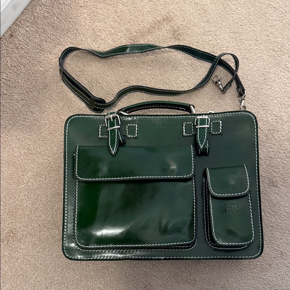 Elegant Green Leather women’s bag. Purchased in Venice, Italy.